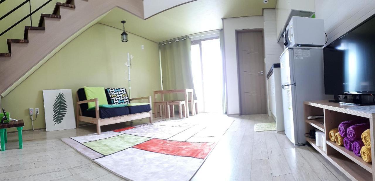 6Pm Pension Jeju Exterior photo